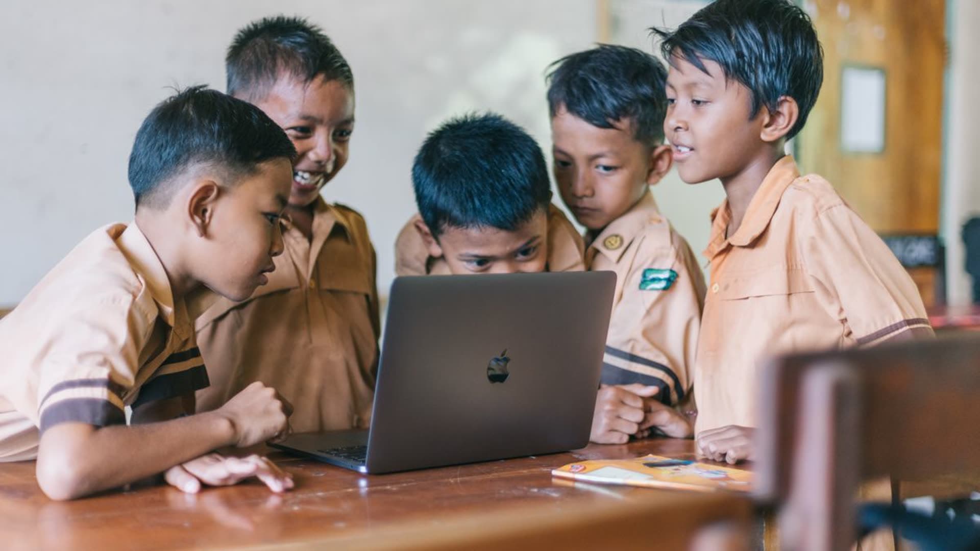 Selamat Datang di SMK Uji MSDW079R